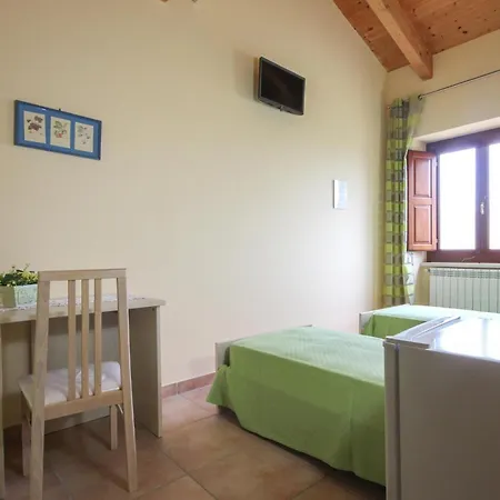 6 Bedroom Beautiful In Casa de Férias