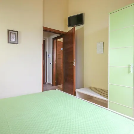 펜션 6 Bedroom Beautiful In